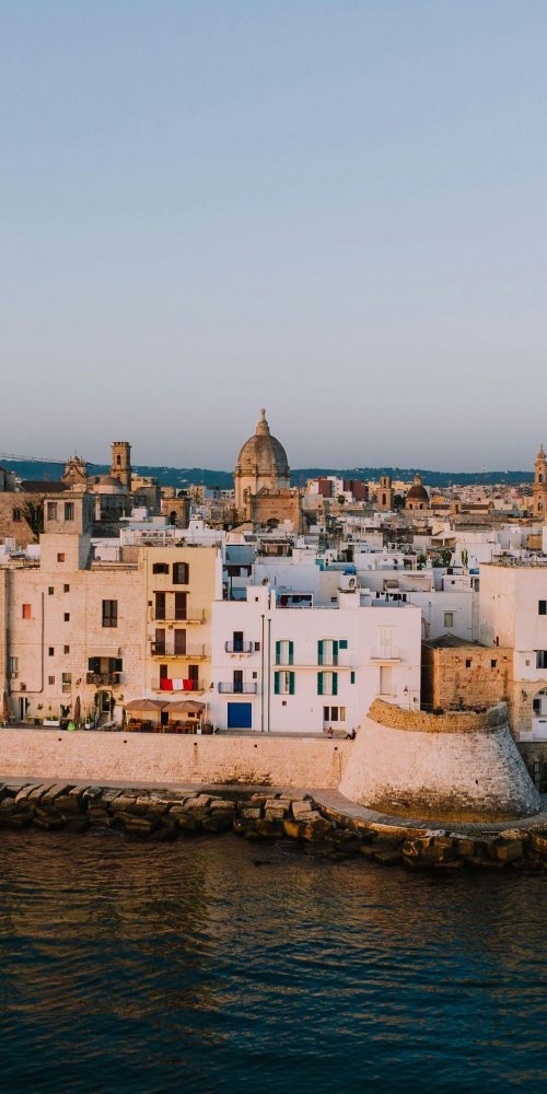 Monopoli street scene