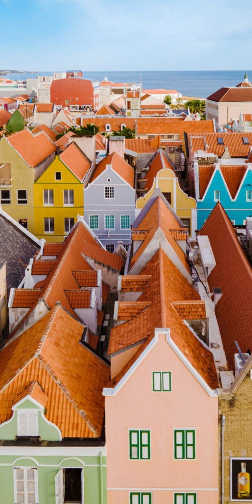 Colourful street scene in Willemstad