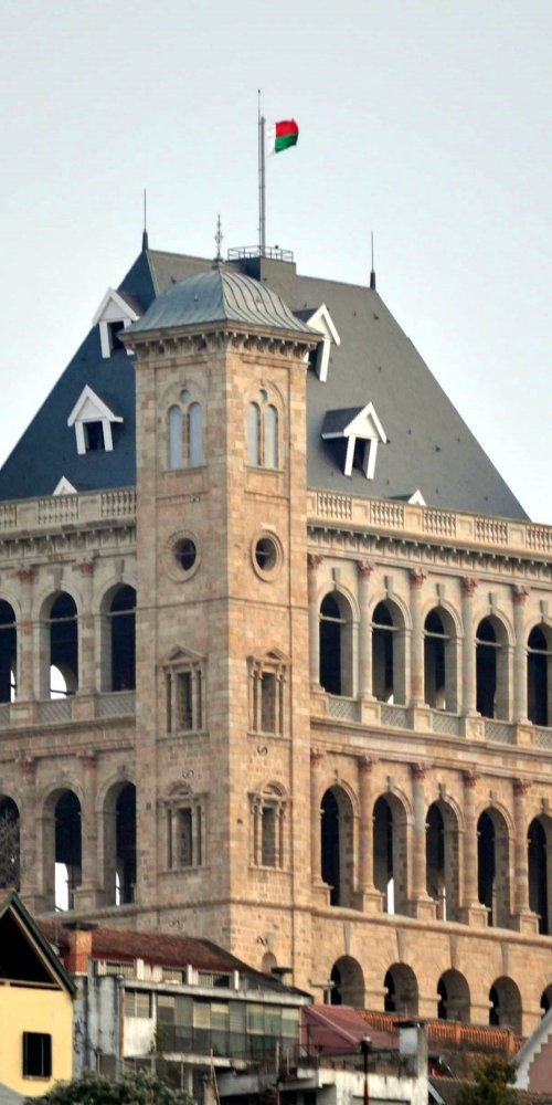 Street scene and transport in Antananarivo, MG