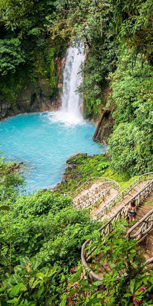 Street scene in La Fortuna, CR